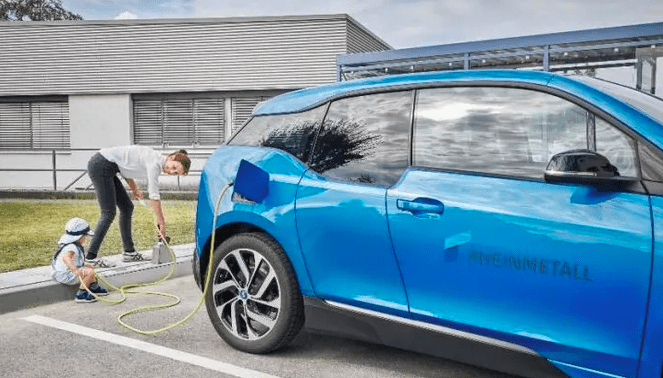 «Деревья», «камни» и передвижные повербанки: как развиваются зарядные станции для электромобилей в городской среде