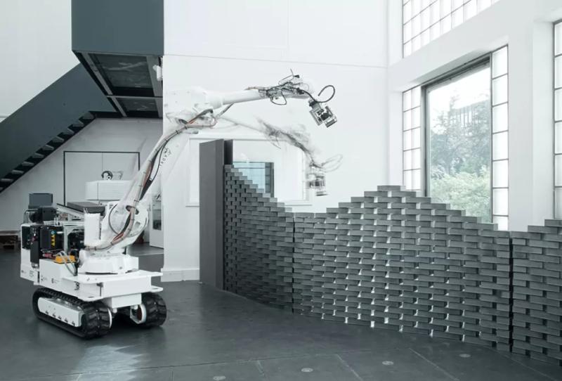 Дроны, гуманоиды и ИИ: для чего девелоперы используют роботов в строительстве