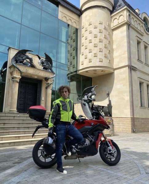 Дворец с гаргульями против виллы с виноградниками: апартаменты Галкина и Пугачевой в России и Израиле