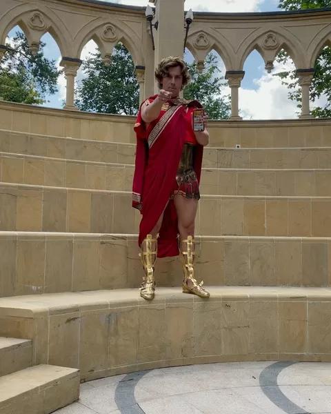 Дворец с гаргульями против виллы с виноградниками: апартаменты Галкина и Пугачевой в России и Израиле