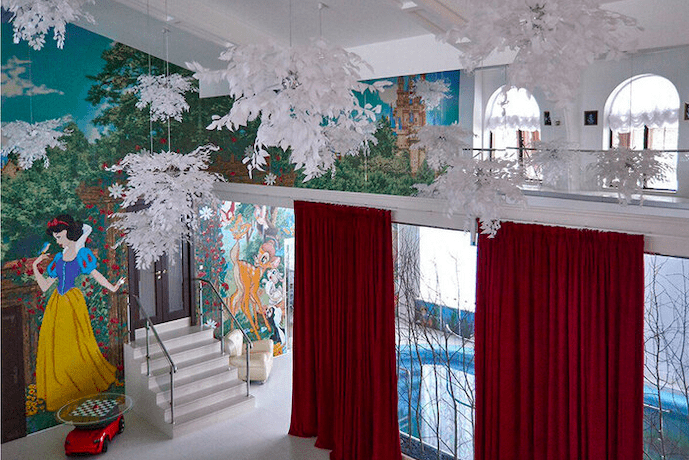 Как выглядят настоящие царские хоромы — где сейчас живет король эстрады Филипп Киркоров