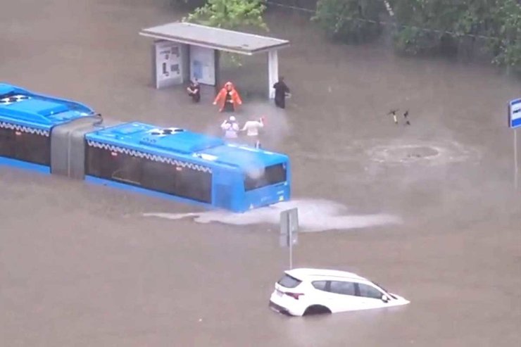 Московские улицы затопило