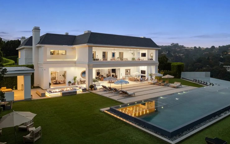 Дженнифер Лопес и Бен Аффлек продают особняк в Беверли-Хиллз