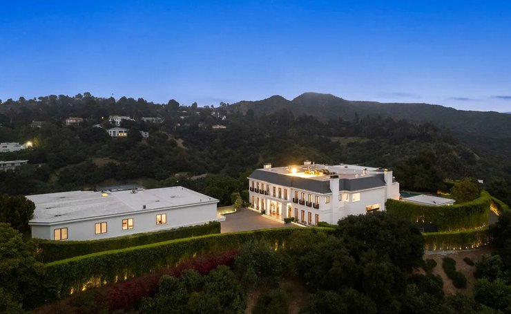 Дженнифер Лопес и Бен Аффлек продают особняк в Беверли-Хиллз