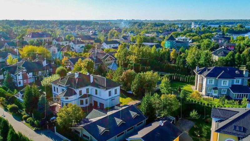 Роскошный дом с видом на озеро: где живет Николай Расторгуев — Всеостройке.рф