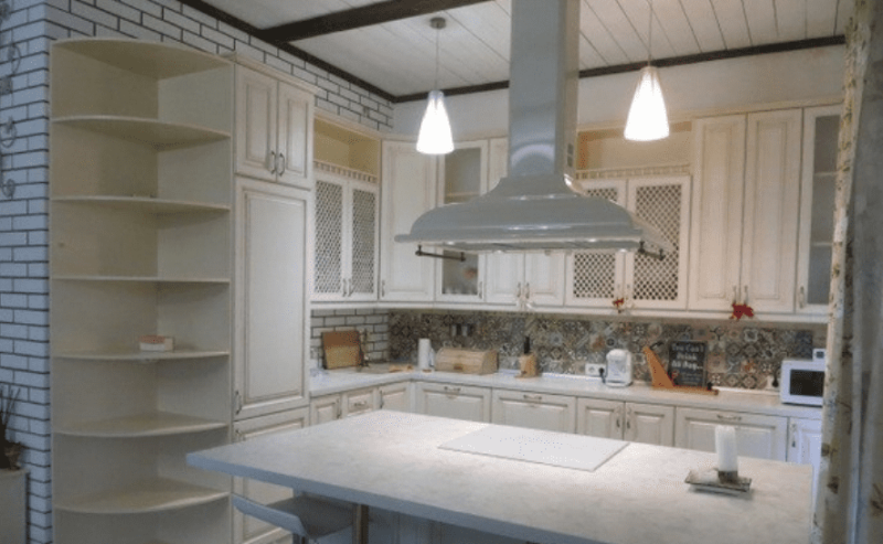 Дом в нормандском стиле и уютный коттедж: где живет Павел Прилучный — Всеостройке.рф