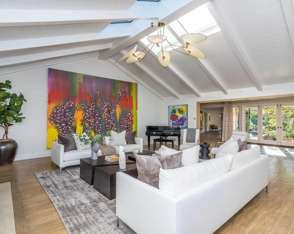 Джим Керри продал дом в Лос-Анджелесе со скидкой в $9 млн