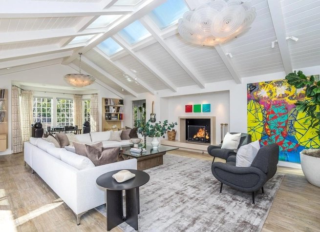 Джим Керри продал дом в Лос-Анджелесе со скидкой в $9 млн