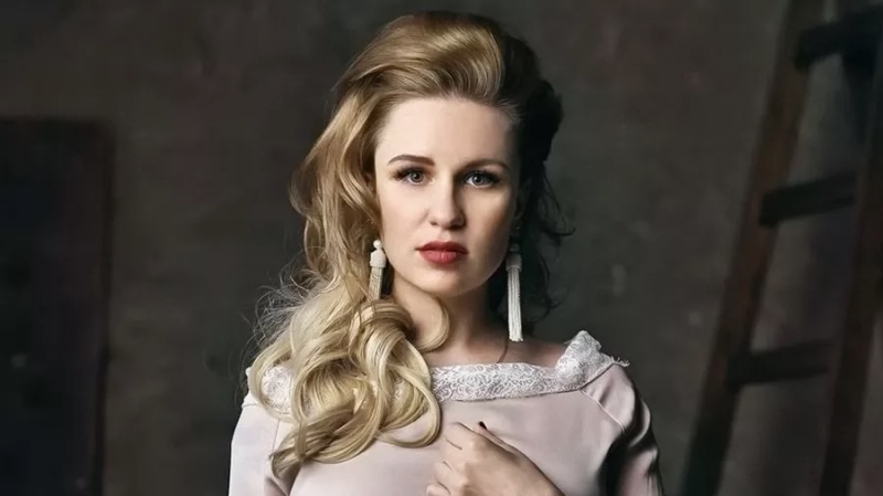 Дом с семнадцатью комнатами, зимним садом, гримерной и даже складом: где живёт Анита Цой — Всеостройке.рф